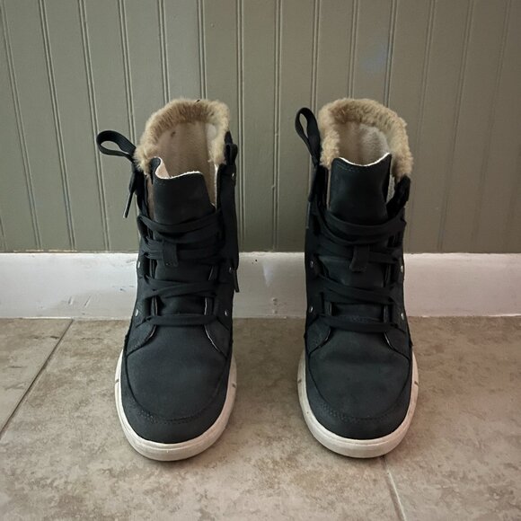Sorel Women's size 7 navy winter boots - Picture 1 of 6